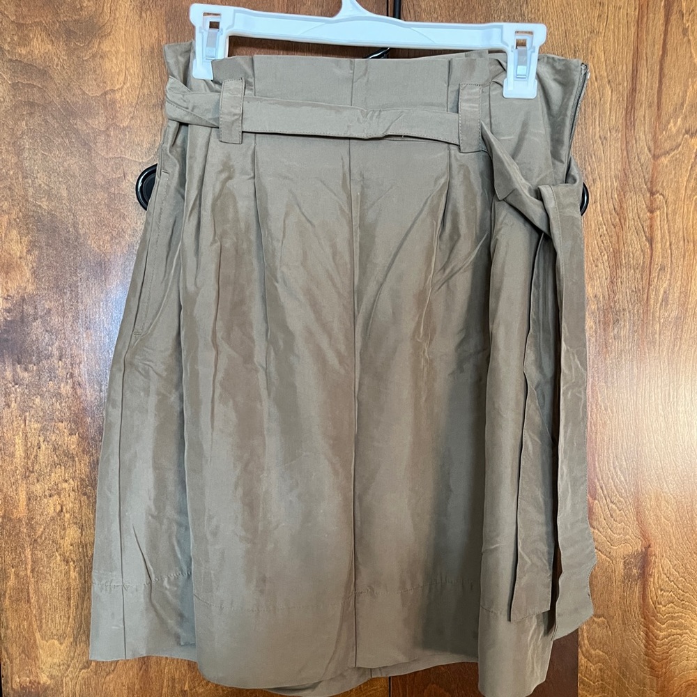 High waisted skirt with pockets!